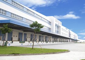 廠房工業(yè)提升門廠家,如何預(yù)防空氣當(dāng)中病毒的濃度？【廣州奇翔】